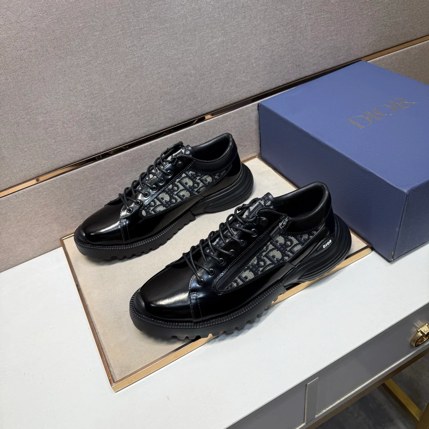 ⬛️Men's shoes 💰p560 [Dior~] Men's casual shoes 2025z cabinet sales simultaneously 🔶Size: 39-44 #️⃣ 🔷2 colors🔜The upper is made of multi-material splicing➕Genuine leather lining, comfortable and breathable, sole: original comfortable and wear-resistant outsole, ⚠️Real shot📱Photographed🎬The real thing is better📢📢📢